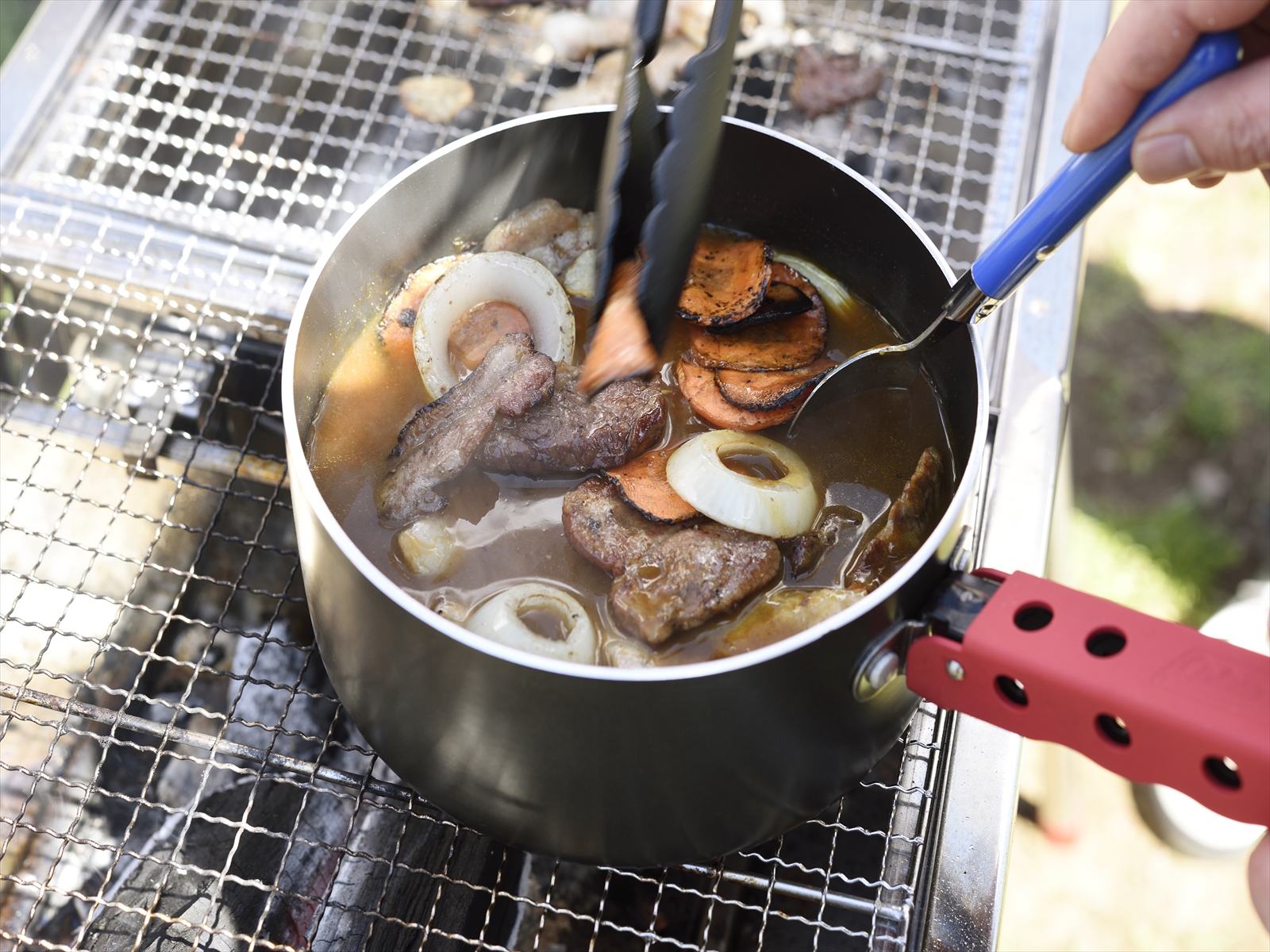 絶対に盛り上がるバーベキューカレー カレーと香りのキャンプ料理 エスビー食品がお届けするアウトドア料理 カレーのレシピサイト